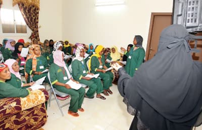 وزير العمل الإندونيسي يزور الرياض لإنهاء «أزمة الخادمات»