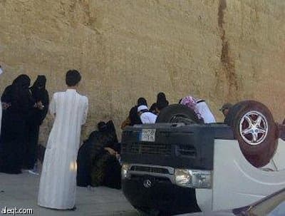 الرياض : انقلاب حافلة تقل طالبات .. ولا ضحايا