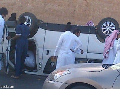 الرياض : انقلاب حافلة تقل طالبات .. ولا ضحايا