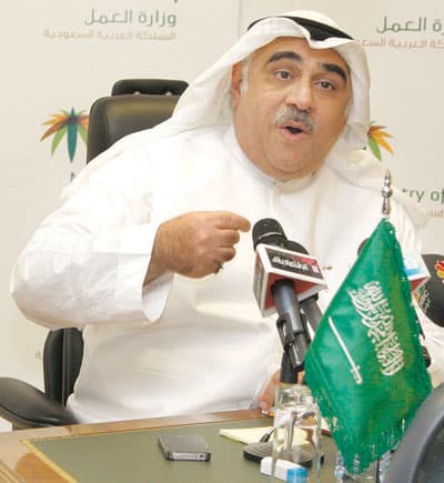 «العمل»: 3 آلاف ريال حداً أدنى لـ «نطاقات»