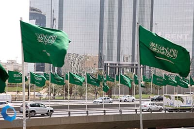 قصة مصورة : شوارع الرياض تتزين باللون الأخضر في يوم الوطن