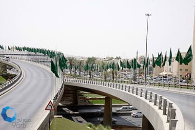 قصة مصورة : شوارع الرياض تتزين باللون الأخضر في يوم الوطن
