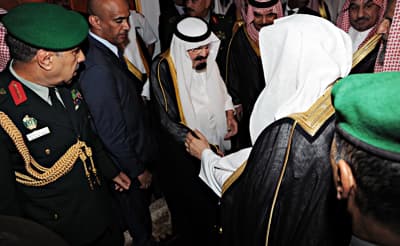 خادم الحرمين الشريفين يضع حجر الأساس لتوسعة المسجد النبوي