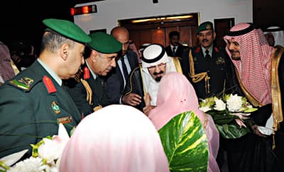 خادم الحرمين الشريفين يضع حجر الأساس لتوسعة المسجد النبوي