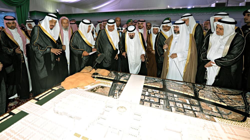 خادم الحرمين الشريفين يضع حجر الأساس لتوسعة المسجد النبوي