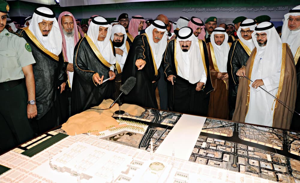 خادم الحرمين الشريفين يضع حجر الأساس لتوسعة المسجد النبوي