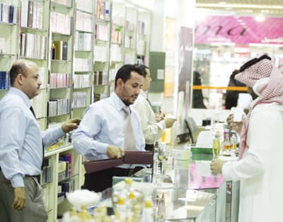 «الشورى» يتعهد بإعادة مناقشة ضريبة الدخل على الأجانب