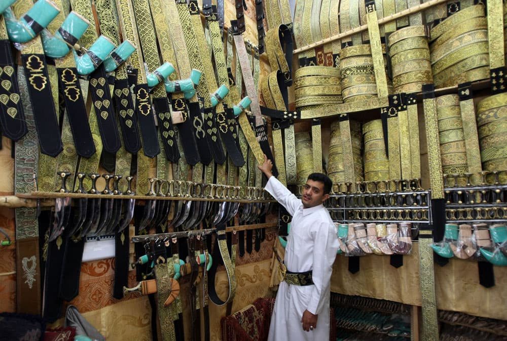 متجر خناجر القصيرة والأحزمة والأغماد في العاصمة صنعاء
