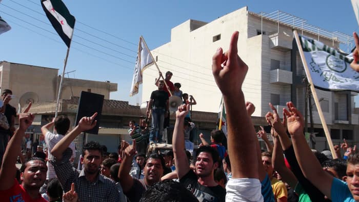 اشتباكات في حلب بين الجيش الحر وقوات الأسد .. ومداهمات في دمشق