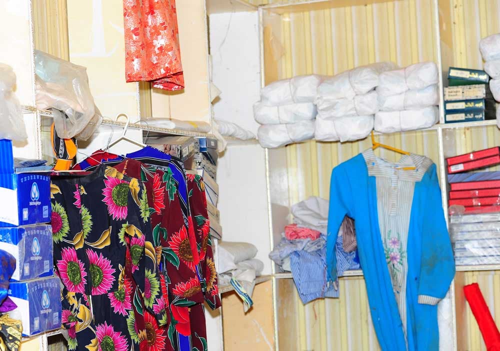 قصة مصورة : سوق ينبع الشعبي دكاكين صغيرة تختزل قصة الحركة الاقتصادية