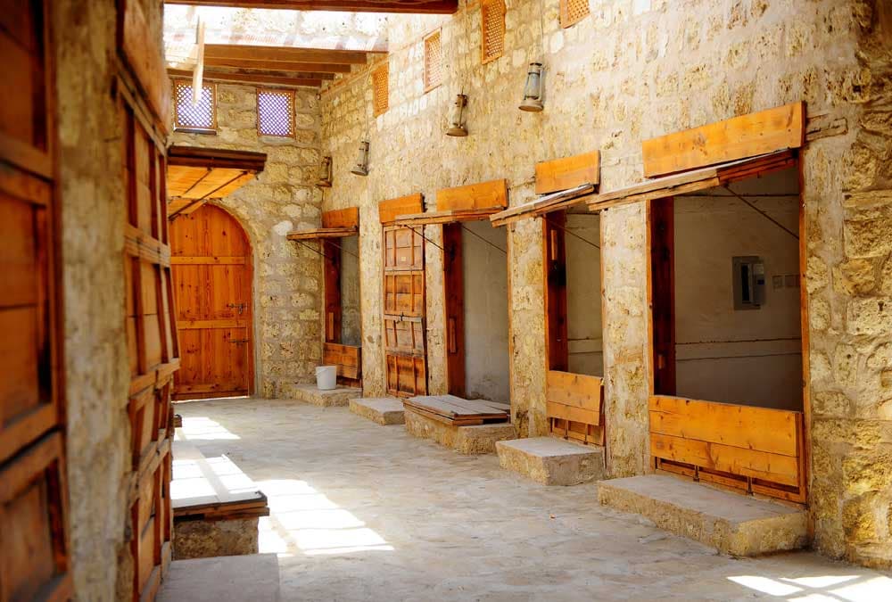 قصة مصورة : سوق ينبع الشعبي دكاكين صغيرة تختزل قصة الحركة الاقتصادية