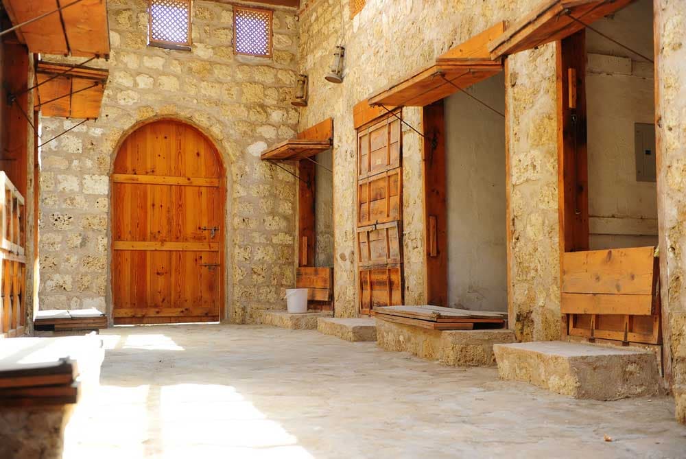 قصة مصورة : سوق ينبع الشعبي دكاكين صغيرة تختزل قصة الحركة الاقتصادية