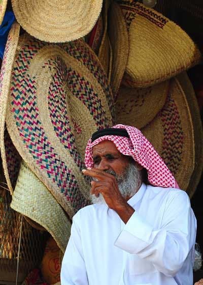 قصة مصورة : سوق ينبع الشعبي دكاكين صغيرة تختزل قصة الحركة الاقتصادية