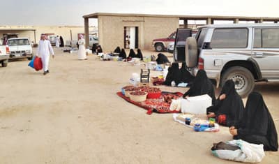 سوق الخميس في «عقلة ابن طوالة» .. أنشأه الأهالي وأهملته «البلدية»