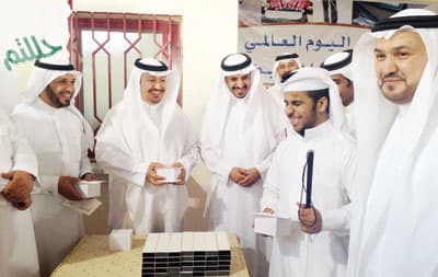 اليوم العالمي للعصا.. مدربان لـ 250 ألف كفيف سعودي