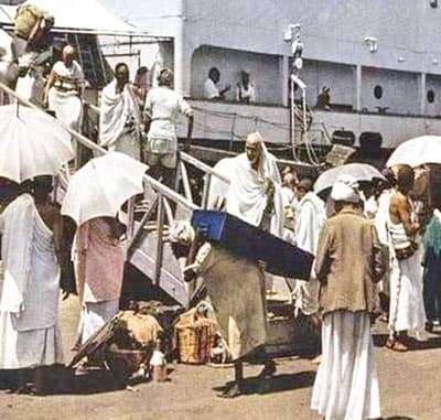 الطريق إلى مكة .. من ظهور الإبل إلى رفاهية الآليات