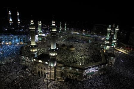 قصة مصورة: الحجاج يستعدون لقضاء أول أيام الحج غدا الأربعاء