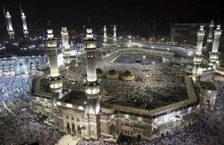 قصة مصورة: الحجاج يستعدون لقضاء أول أيام الحج غدا الأربعاء