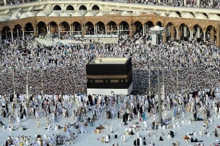 قصة مصورة: الحجاج يستعدون لقضاء أول أيام الحج غدا الأربعاء