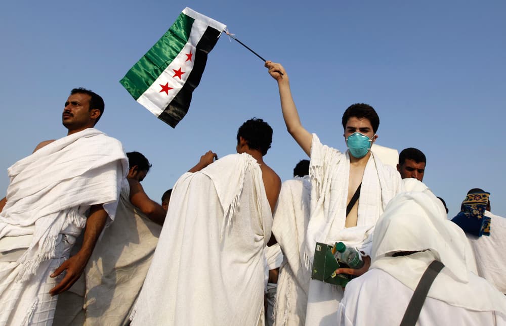 خالد الفيصل: نفرة عرفات تمت بمرونة وسهولة والحجاج في مزدلفة آمنين مطمئنين