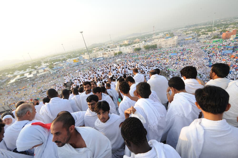 خالد الفيصل: نفرة عرفات تمت بمرونة وسهولة والحجاج في مزدلفة آمنين مطمئنين