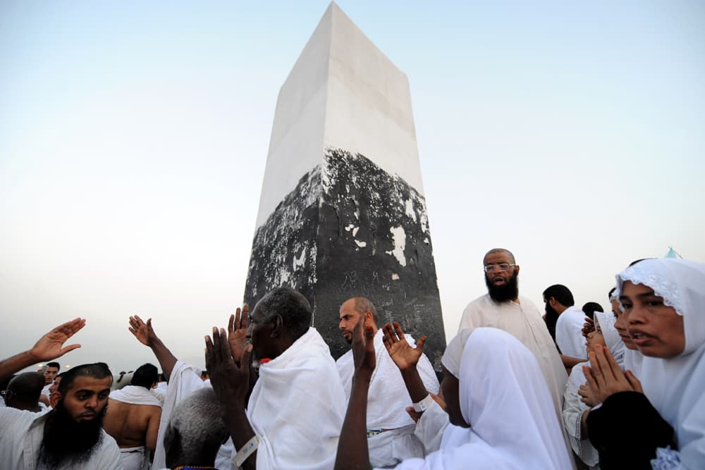 خالد الفيصل: نفرة عرفات تمت بمرونة وسهولة والحجاج في مزدلفة آمنين مطمئنين