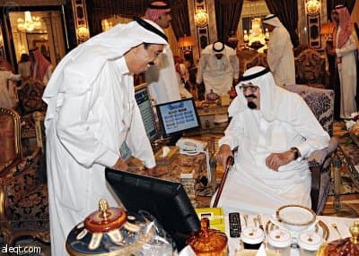 خادم الحرمين يصل إلى منى للإشراف على راحة الحجاج