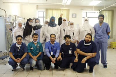 بحس إنساني.. ممرضات سعوديات يحتفلن بالعيد في المستشفيات