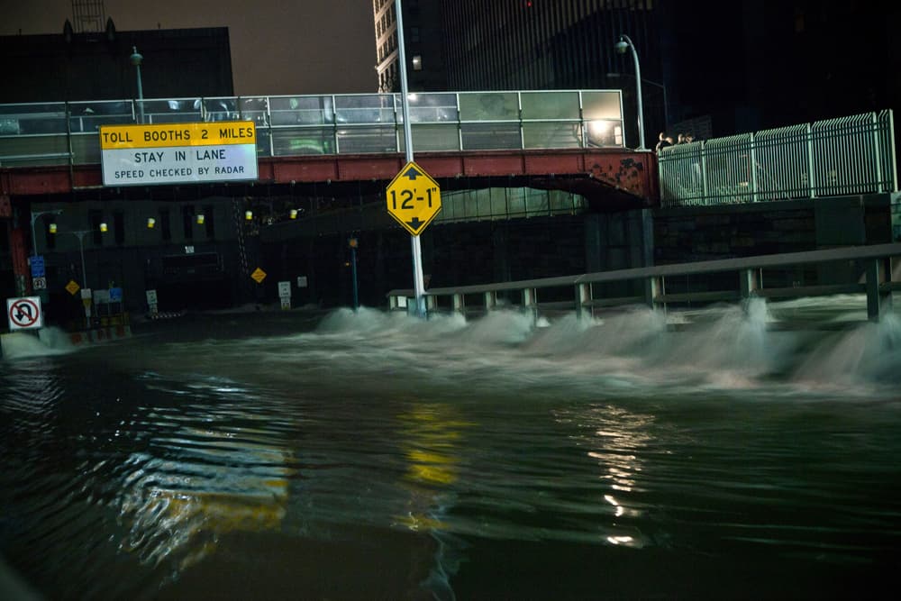 اعصار ساندي يخلف 31 قتيلا في الولايات المتحدة وقتيلا في كندا