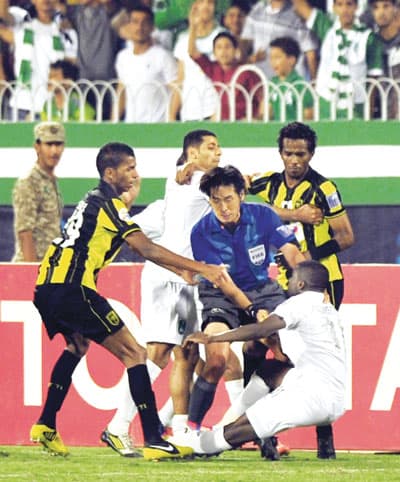 هزازي والحربي.. «عيب»