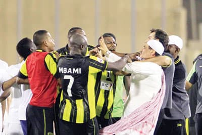 هزازي والحربي.. «عيب»