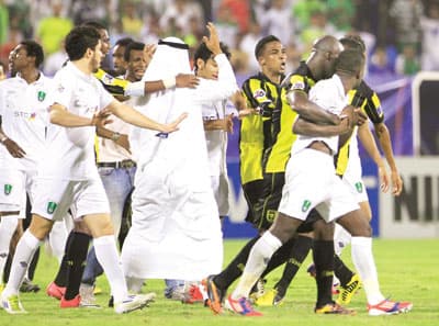 هزازي والحربي.. «عيب»