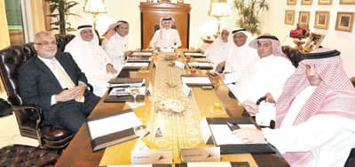 الوليد يوقع العقد الثالث لأساسات برج المملكة في جدة بـ 153 مليون ريال