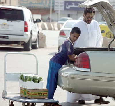 «العمل» تهدد مشغلي الأطفال
بـ «الأمن الوقائي»