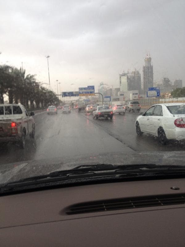 أمطار متوسطة على مدينة الرياض