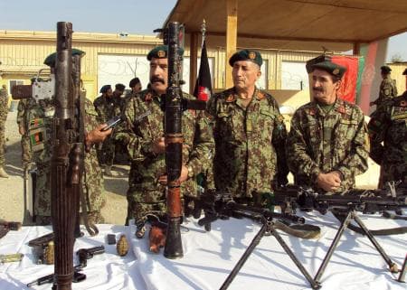 قصة مصورة: عرض للأسلحة في الجيش الافغاني