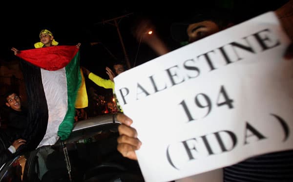 قصة مصورة: الفلسطينيون يحتفلون  بفوزهم باعتراف ضمني بدولة ذات سيادة في الامم المتحدة