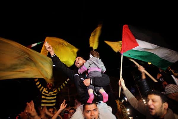 قصة مصورة: الفلسطينيون يحتفلون  بفوزهم باعتراف ضمني بدولة ذات سيادة في الامم المتحدة