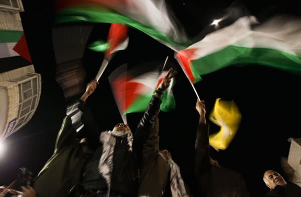 قصة مصورة: الفلسطينيون يحتفلون  بفوزهم باعتراف ضمني بدولة ذات سيادة في الامم المتحدة