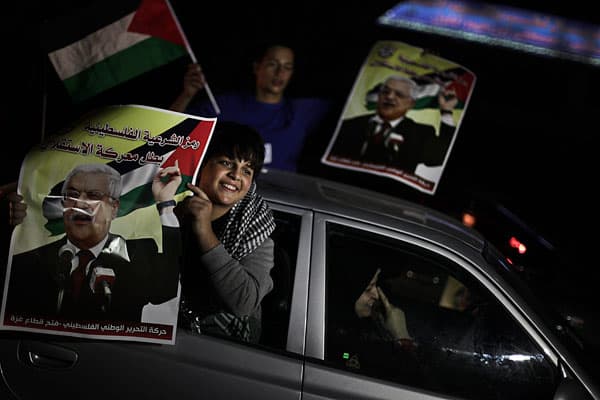 قصة مصورة: الفلسطينيون يحتفلون  بفوزهم باعتراف ضمني بدولة ذات سيادة في الامم المتحدة
