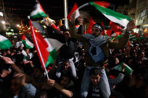 قصة مصورة: الفلسطينيون يحتفلون  بفوزهم باعتراف ضمني بدولة ذات سيادة في الامم المتحدة