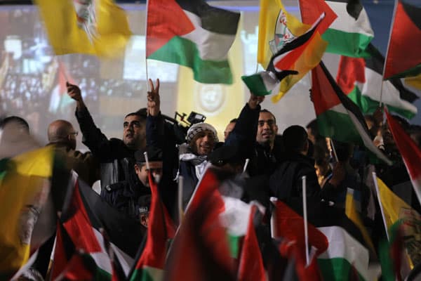 قصة مصورة: الفلسطينيون يحتفلون  بفوزهم باعتراف ضمني بدولة ذات سيادة في الامم المتحدة