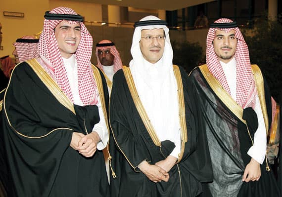 ولي العهد يحضر زواج الأمير خالد بن سلمان