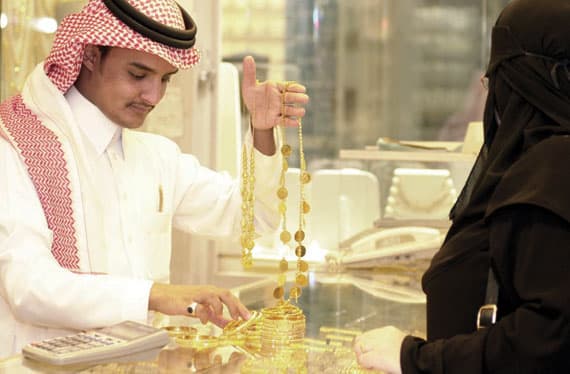«شيخ الصاغة».. ضرورة تفرضها مصاعب  وتحديات سوق الذهب