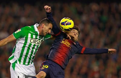 ميسي يحطم الرقم القياسي لمولر ويقود برشلونة لتعزيز موقعه في صدارة الدوري الأسباني