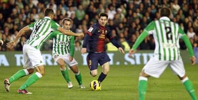 ميسي يحطم الرقم القياسي لمولر ويقود برشلونة لتعزيز موقعه في صدارة الدوري الأسباني