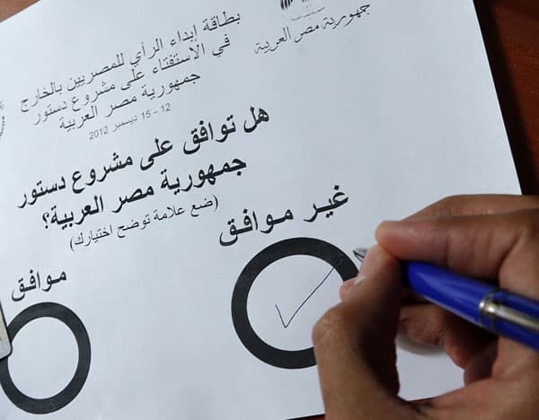 بدء تصويت المصريين في الخارج في الاستفتاء على مسودة الدستور