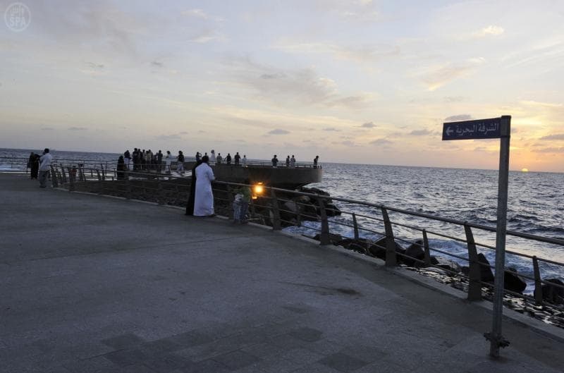 قصة مصورة:  كورنيش جدة الجديد .. ضخامة المنجز وعصرية التحديث