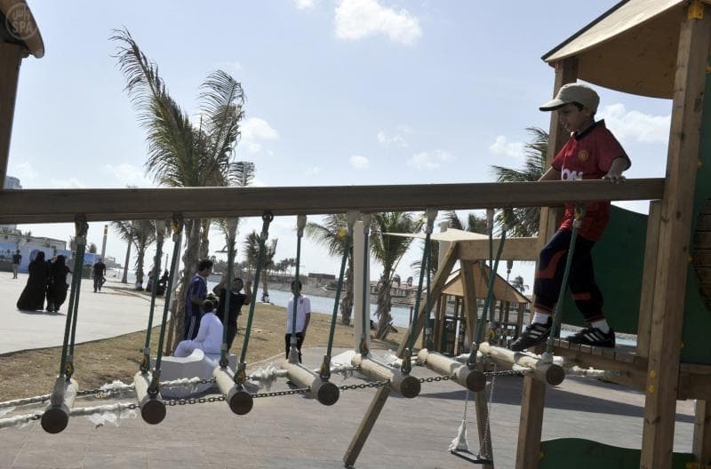 قصة مصورة:  كورنيش جدة الجديد .. ضخامة المنجز وعصرية التحديث