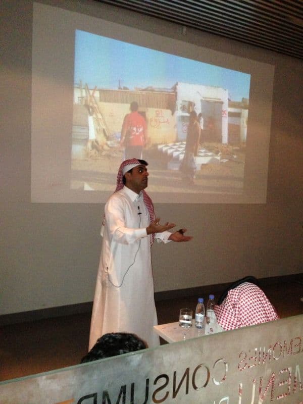 ملتقى الخميس  يستضيف  الفنان السعودي عبدالناصر غارم